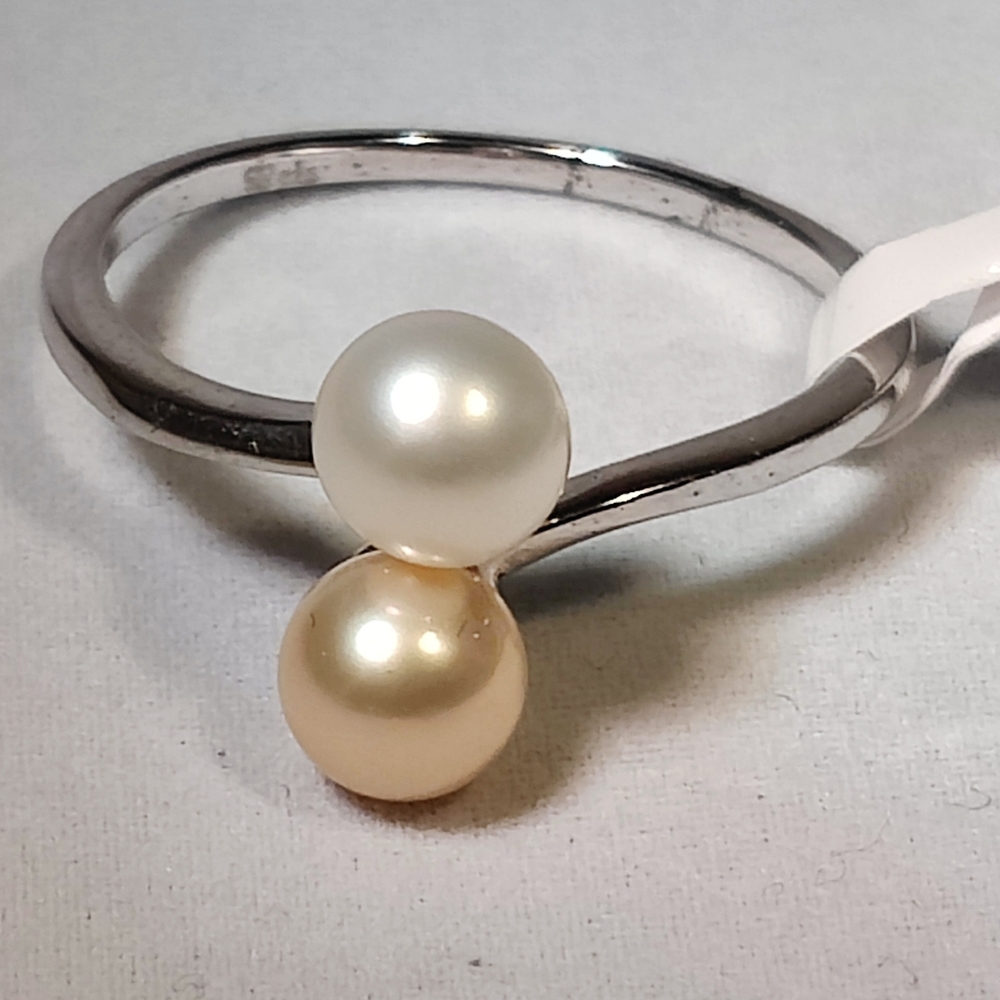 Vantel Pearls Twice As Nice Ring